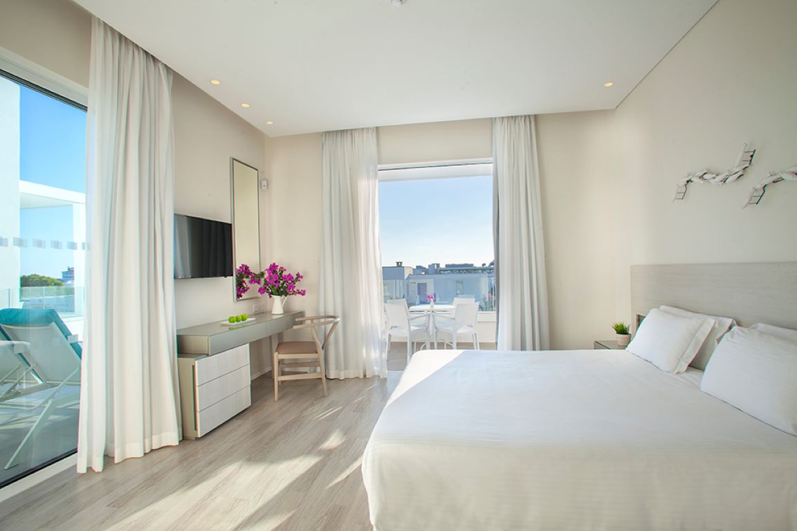 Hotel Aliathon Aegean Paphos-Dvosoban suite.jpg