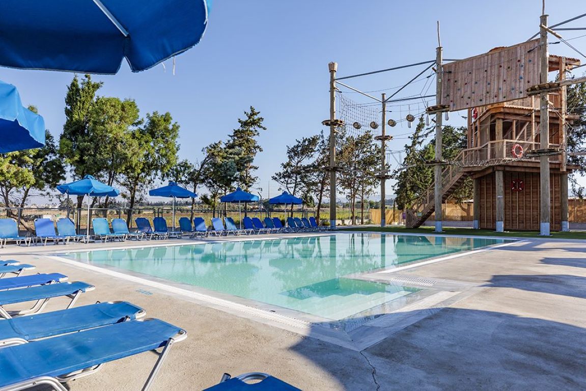 Hotel Aliathon Ionian Paphos-Bazen.jpg
