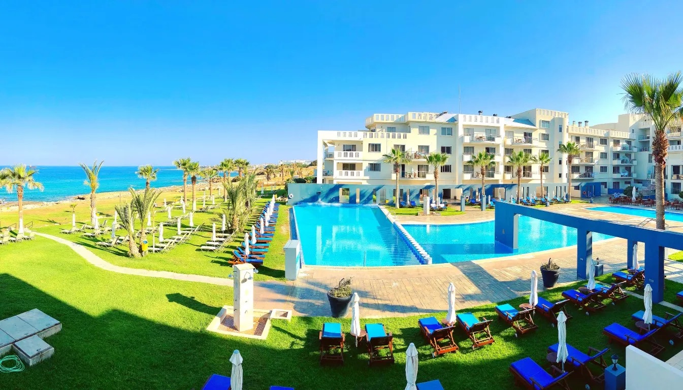 Blue Lagoon Kosher Hotel-Bazeni.jpg