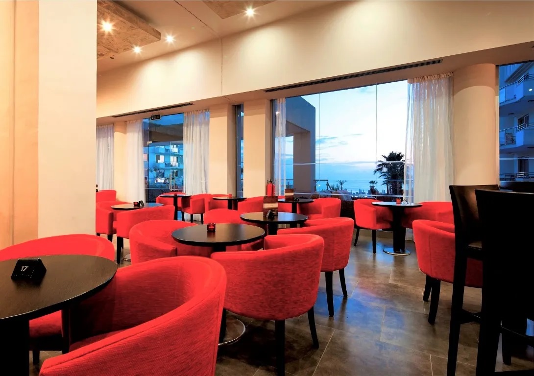 Blue Lagoon Kosher Hotel-Lobby bar.jpg
