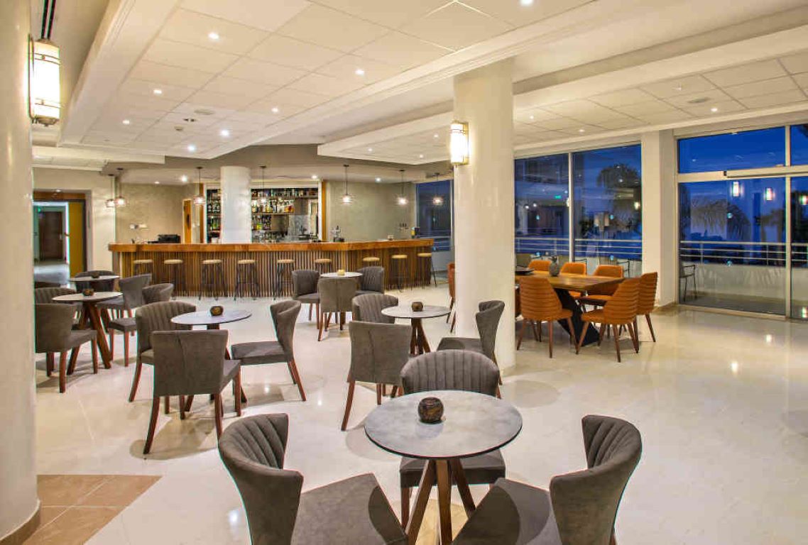 Hotel Leonardo Cypria Bay-Lobby bar.jpg