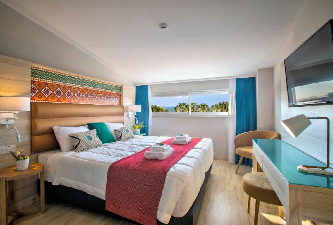 Hotel Leonardo Cypria Bay-Loft soba.jpg