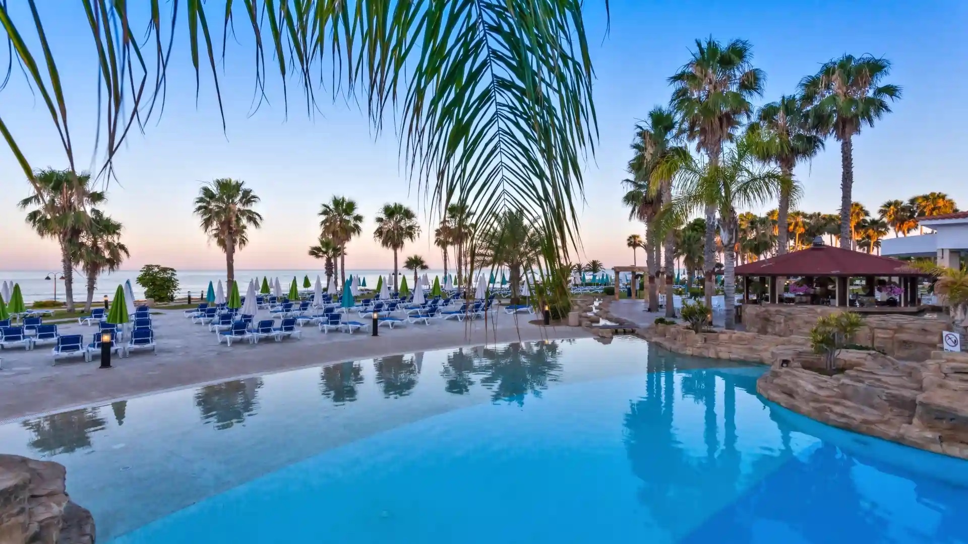 Hotel Leonardo Cypria Bay-Panorama.jpg