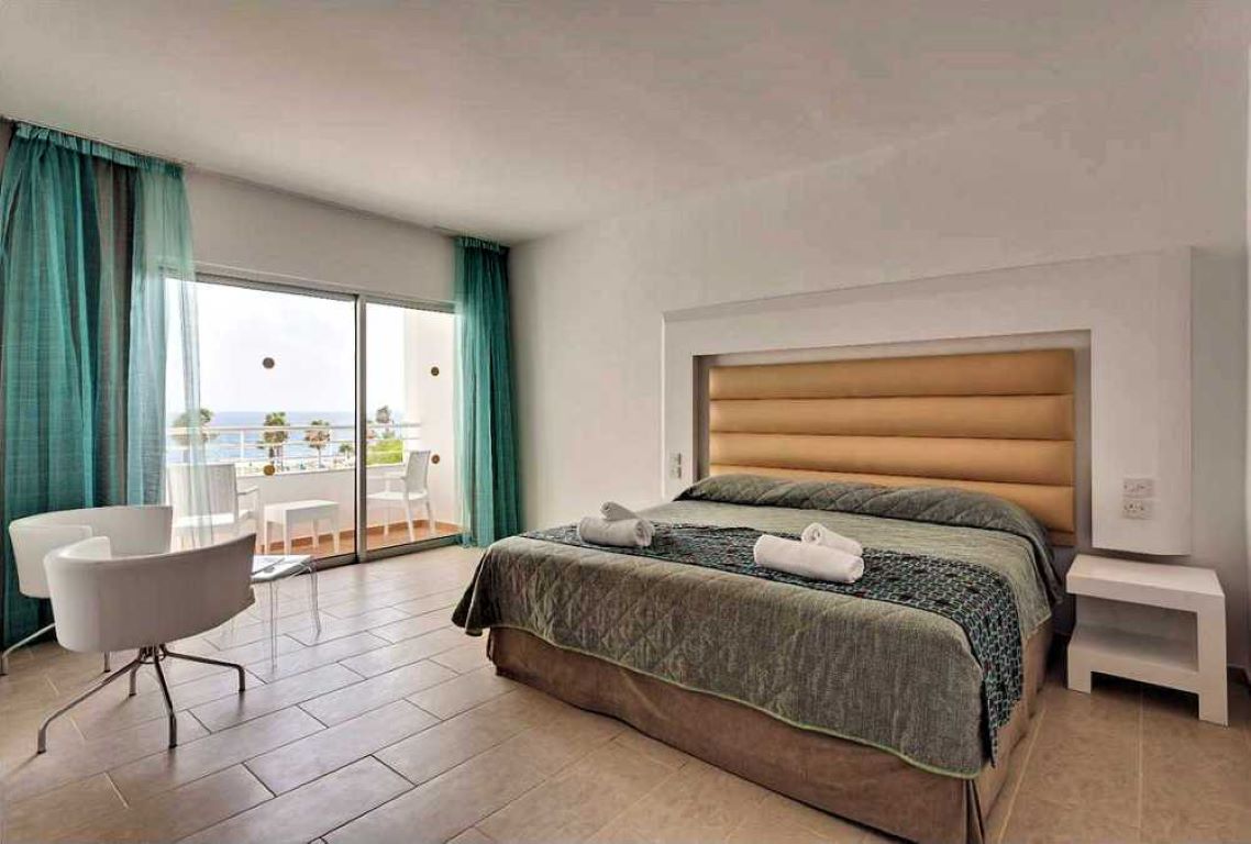 Leonardo Cypria Bay-Executive studio pogled more.jpg