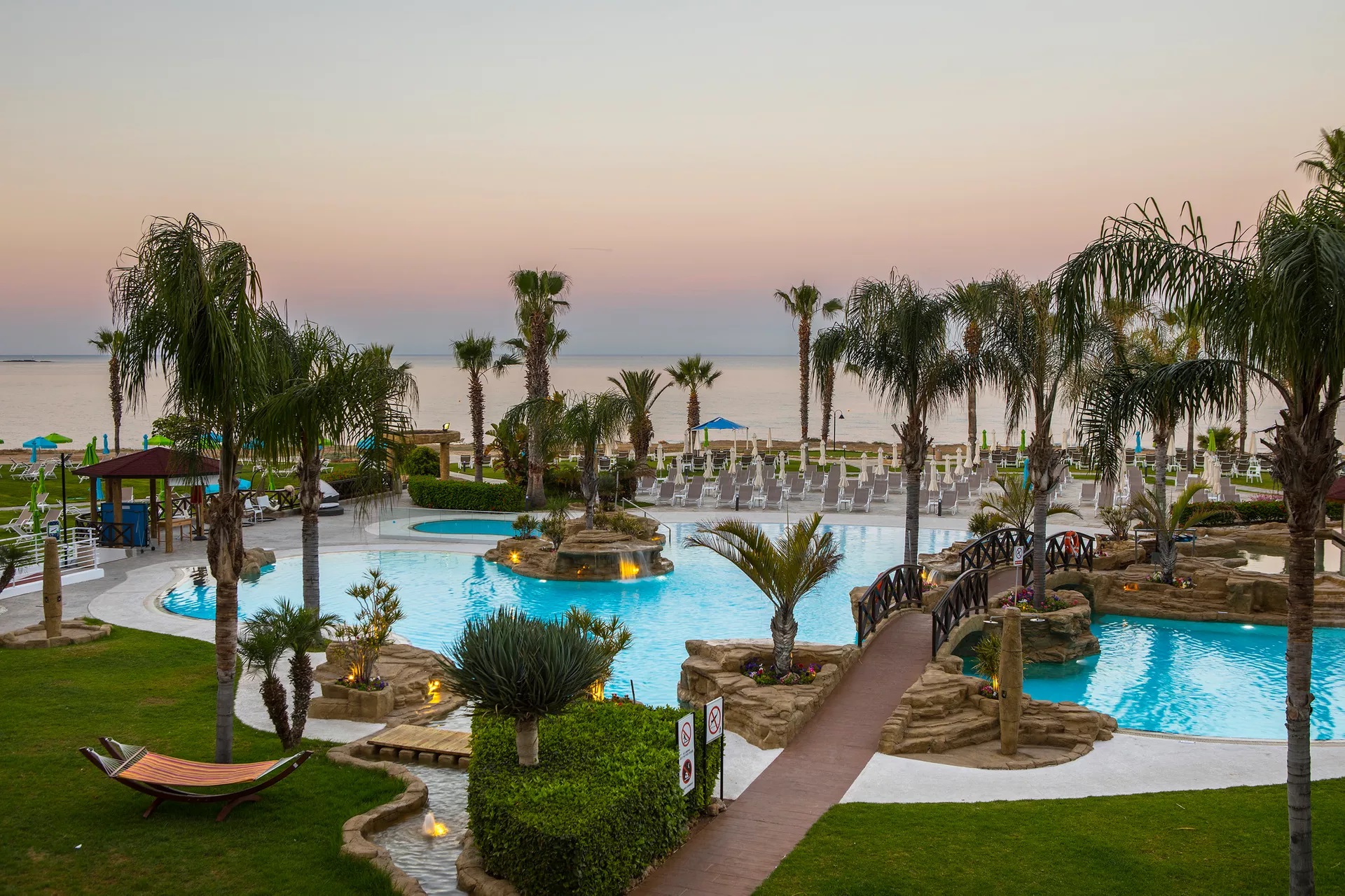 Leonardo Cypria Bay Hotel-Bazen.jpg