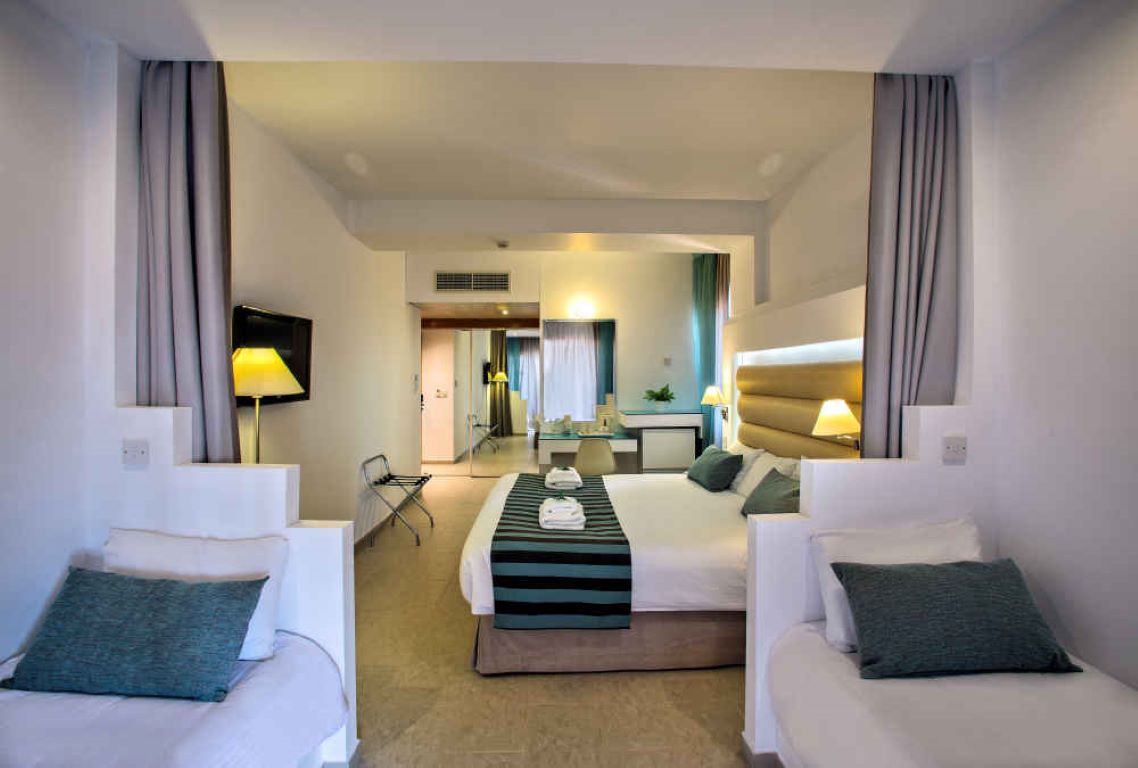Leonardo Cypria Bay Hotel-Porodicna soba.jpg
