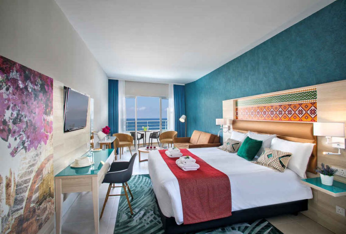 Leonardo Cypria Bay-Junior suite.jpg