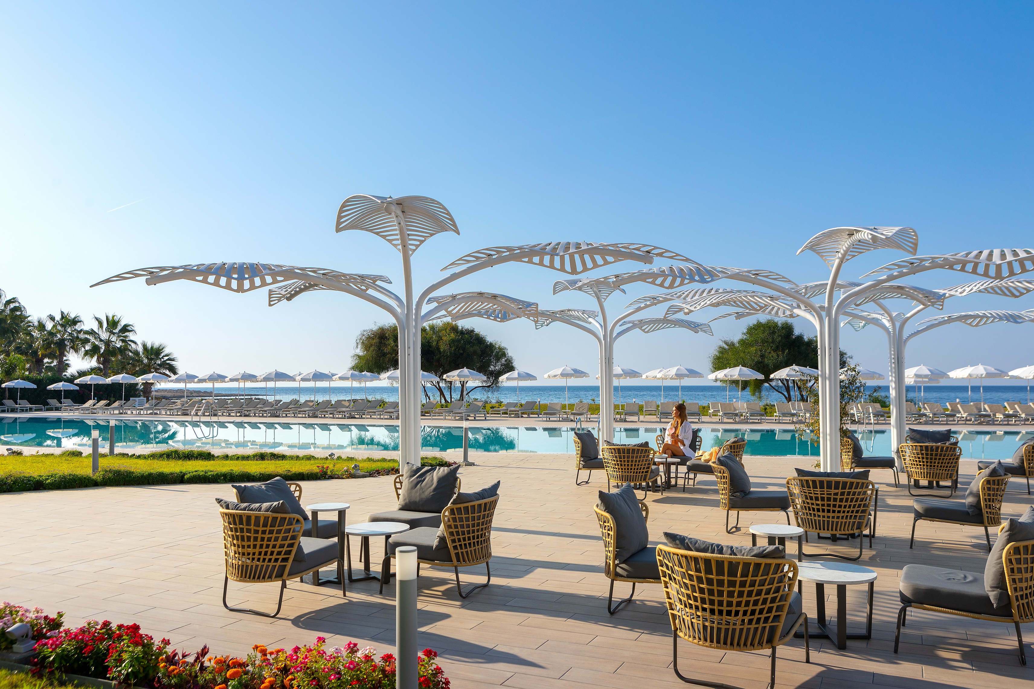 The Ivi Mare Hotel-Bar pored bazena.jpg