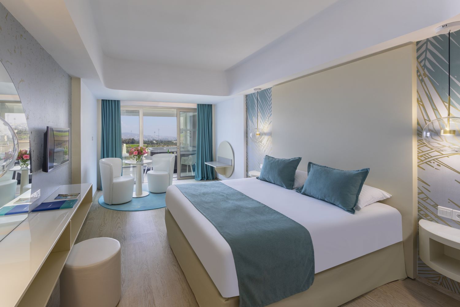 The Ivi Mare Hotel-Junior suite pogled kopno sa djakuzijem.jpg
