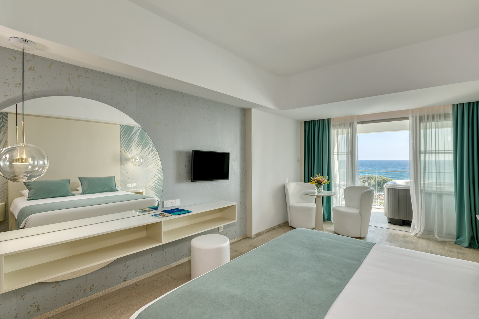 The Ivi Mare Hotel-Junior suite pogled more sa djakuzijem.jpg