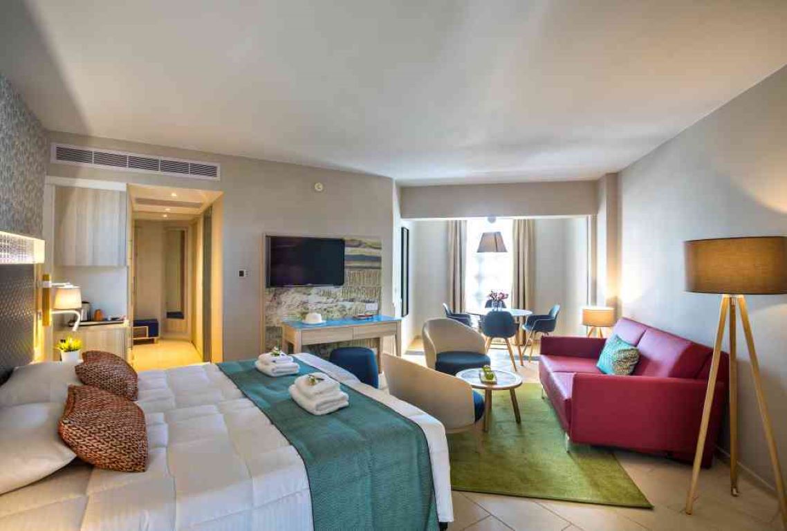 Leonardo Laura Beach & Splash Resort-Junior suite pogled kopno.jpg