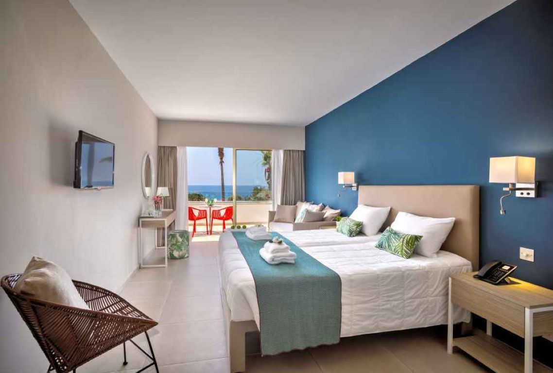 Leonardo Laura Beach & Splash Resort-Junior suite pogled more.jpg