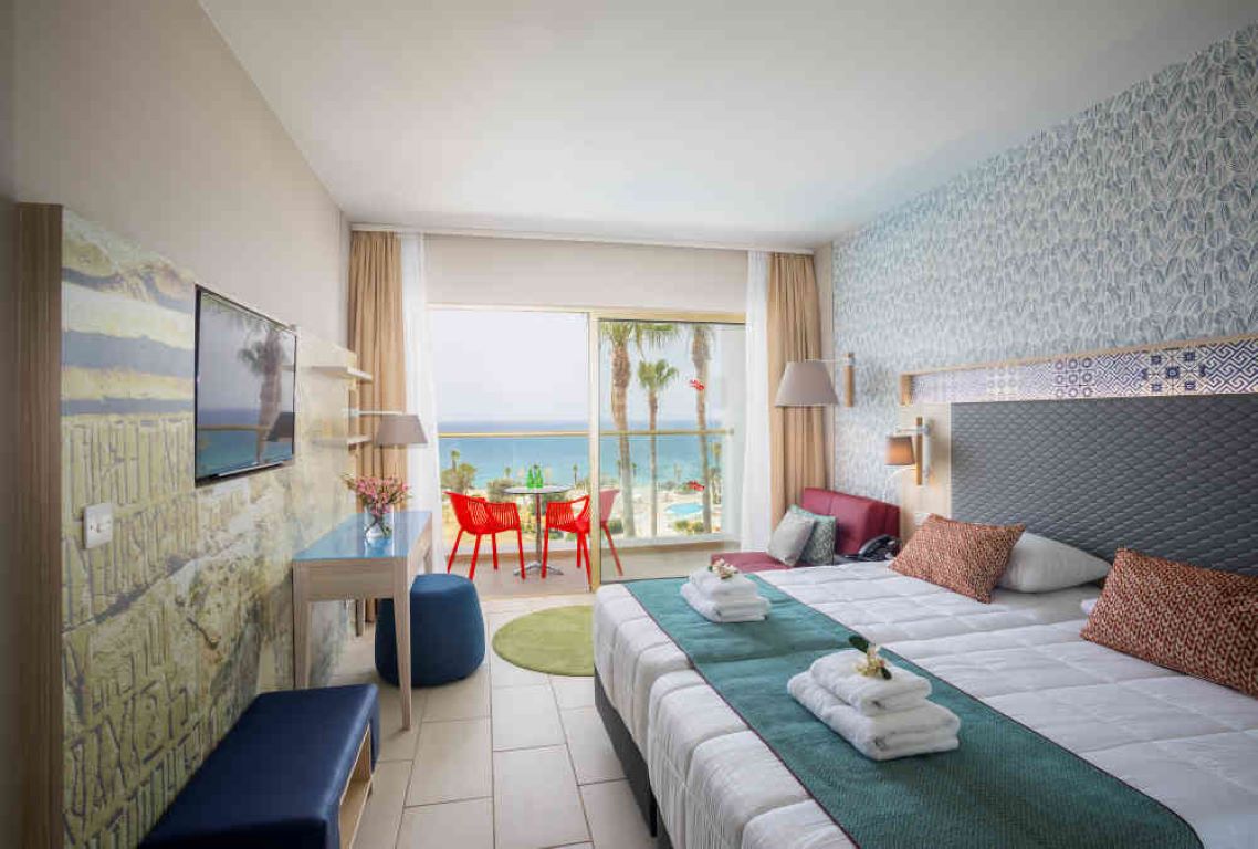 Leonardo Laura Beach & Splash Resort-Standardna soba.jpg