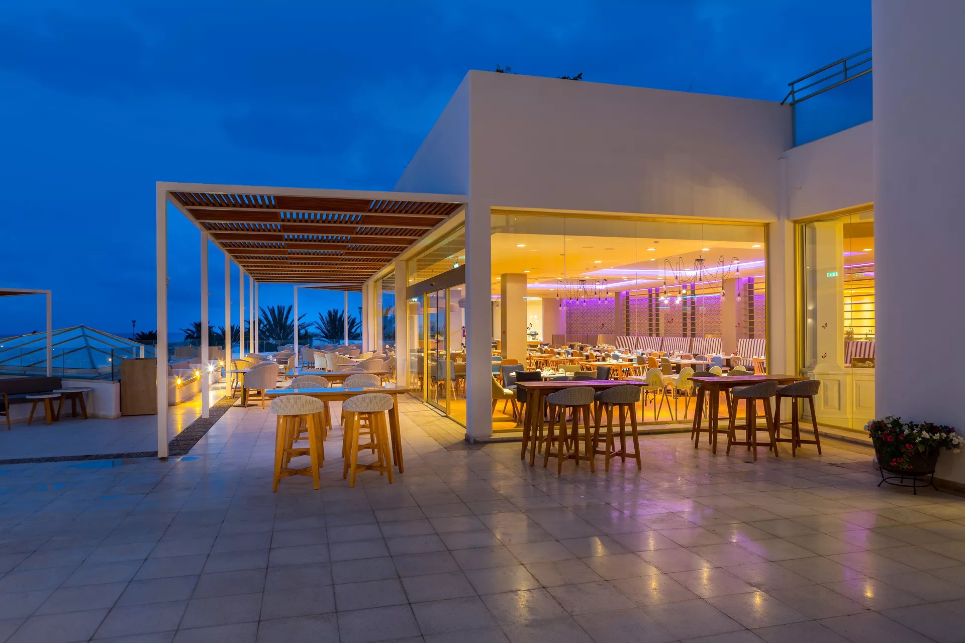 Leonardo Laura Beach & Splash Resort-Terasa restorana.jpg