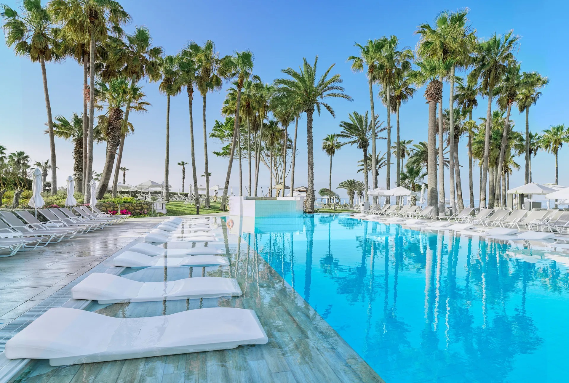Hotel Leonardo Plaza Cypria Maris Beach Hotel & Spa-Bazen.jpg