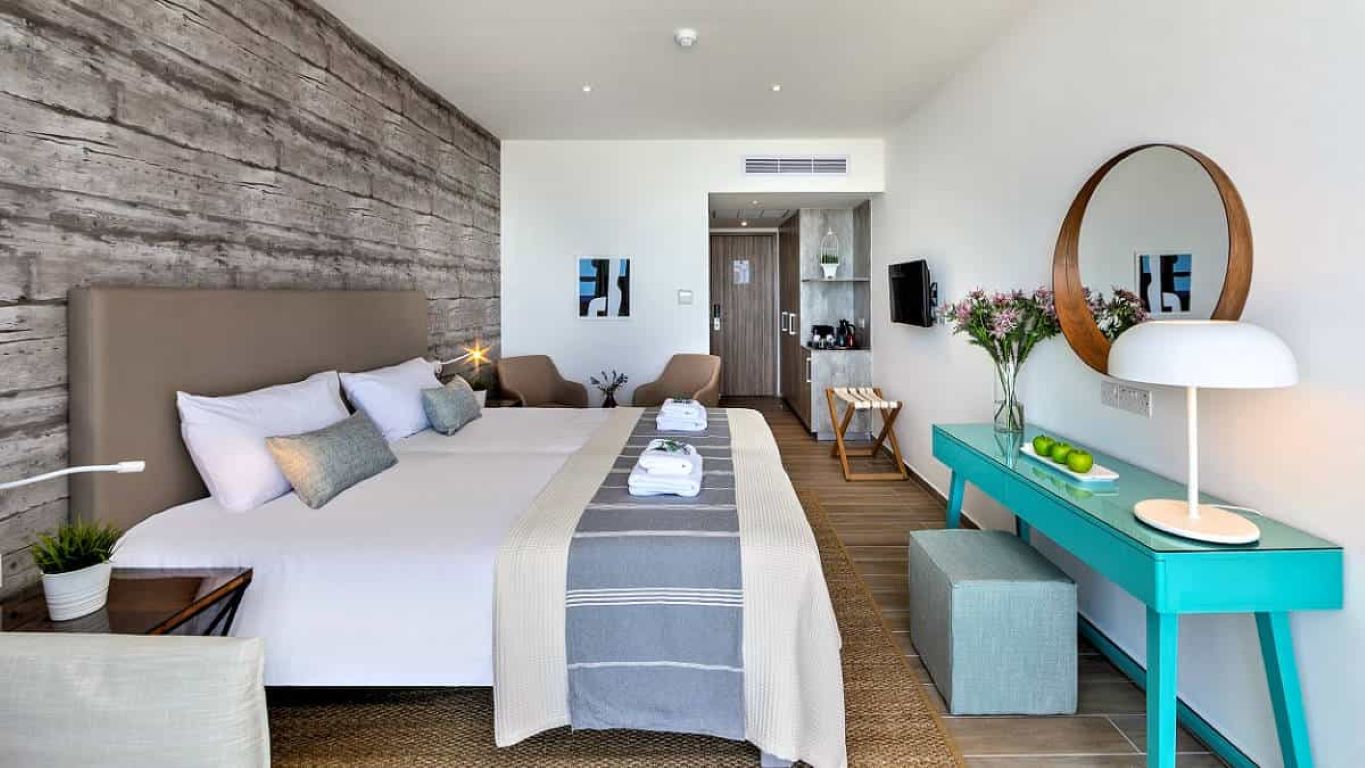 Leonardo Plaza Cypria Maris Beach Hotel & Spa-Deluxe soba.jpg