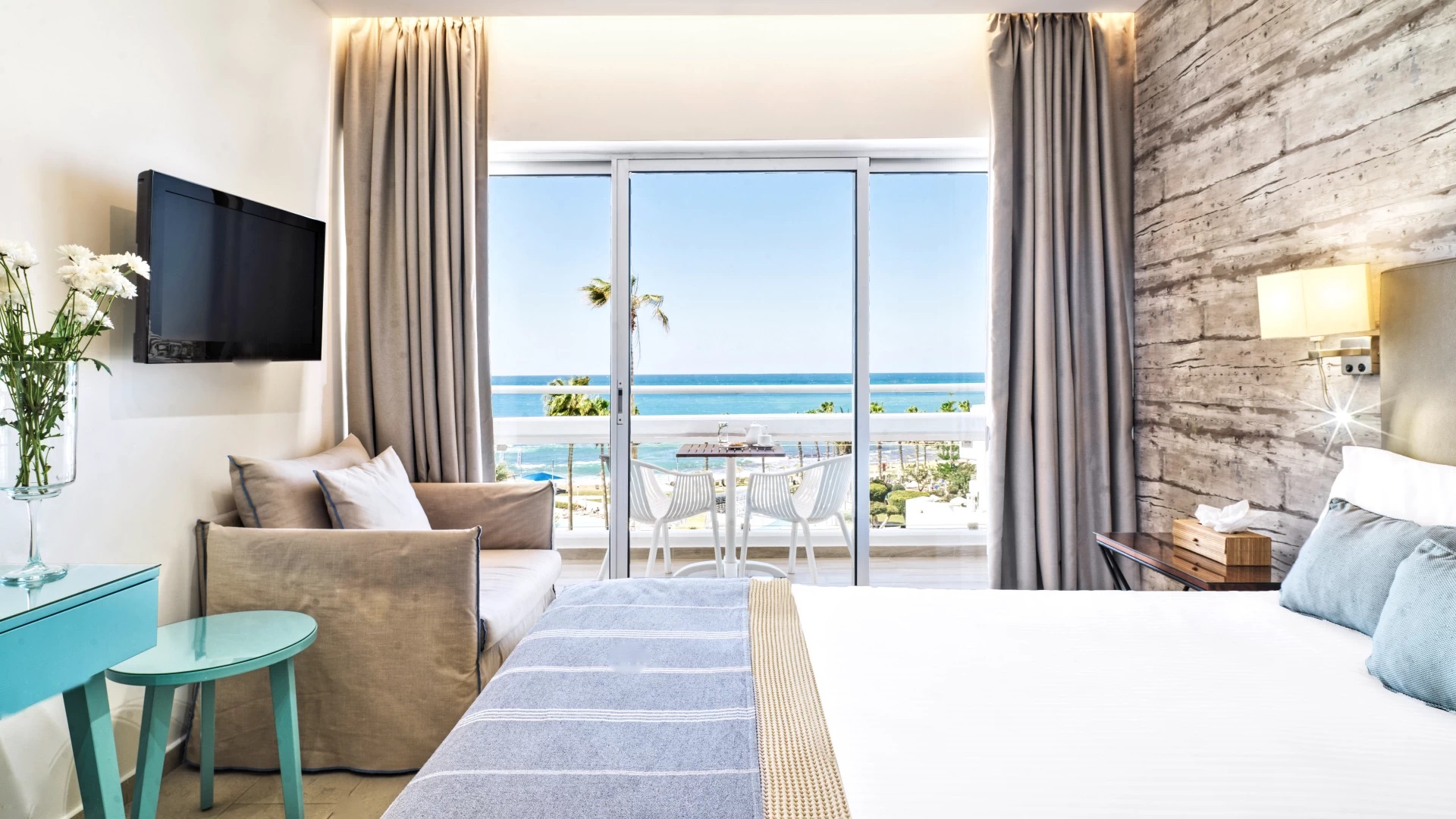 Leonardo Plaza Cypria Maris Beach Hotel & Spa-Standardna soba.jpg