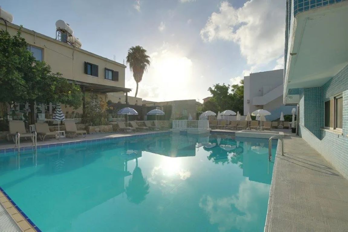Nereus Hotel-Bazen.jpg