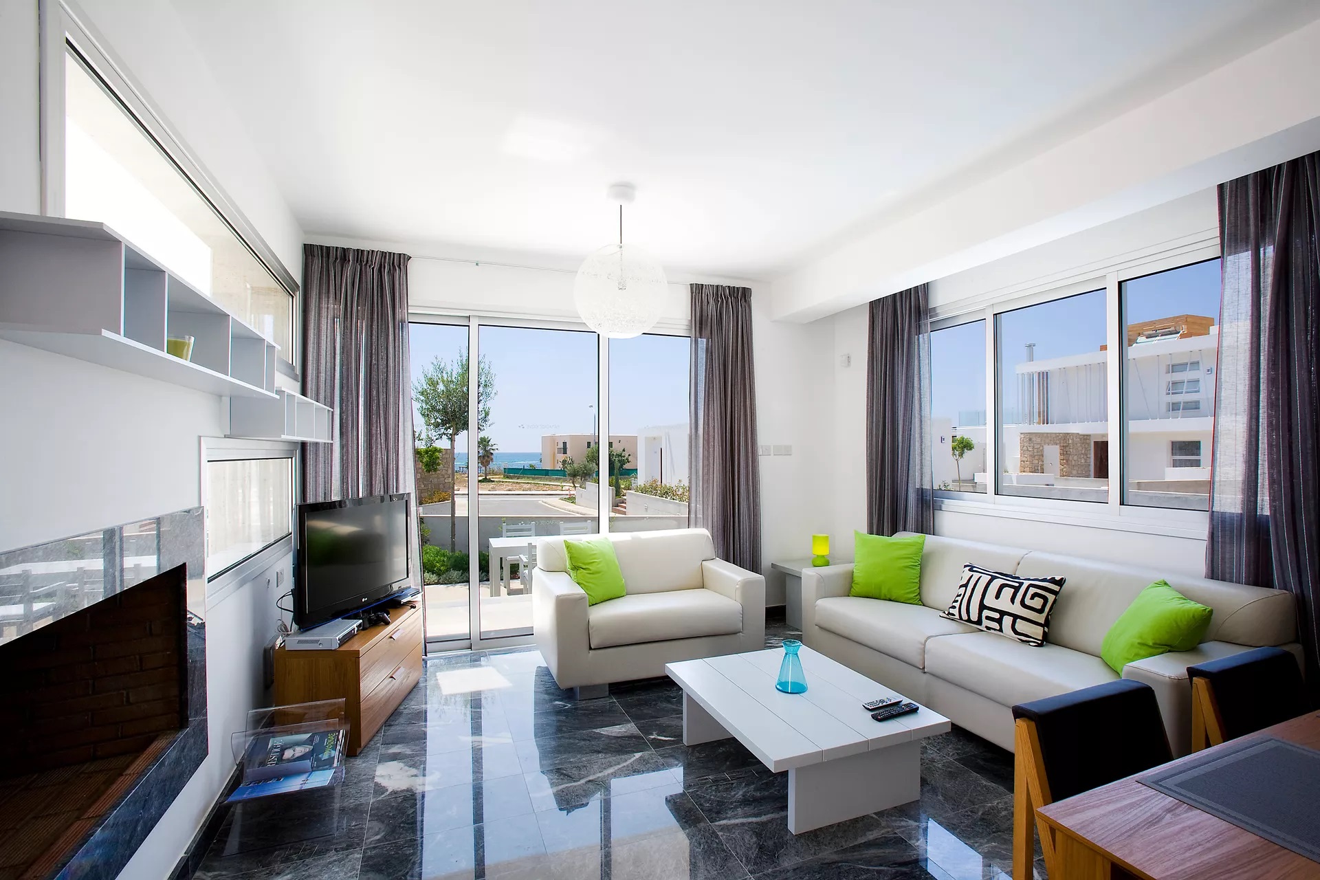 Paradise Cove Luxurious Beach Villas Hotel-Celurean vila.jpg