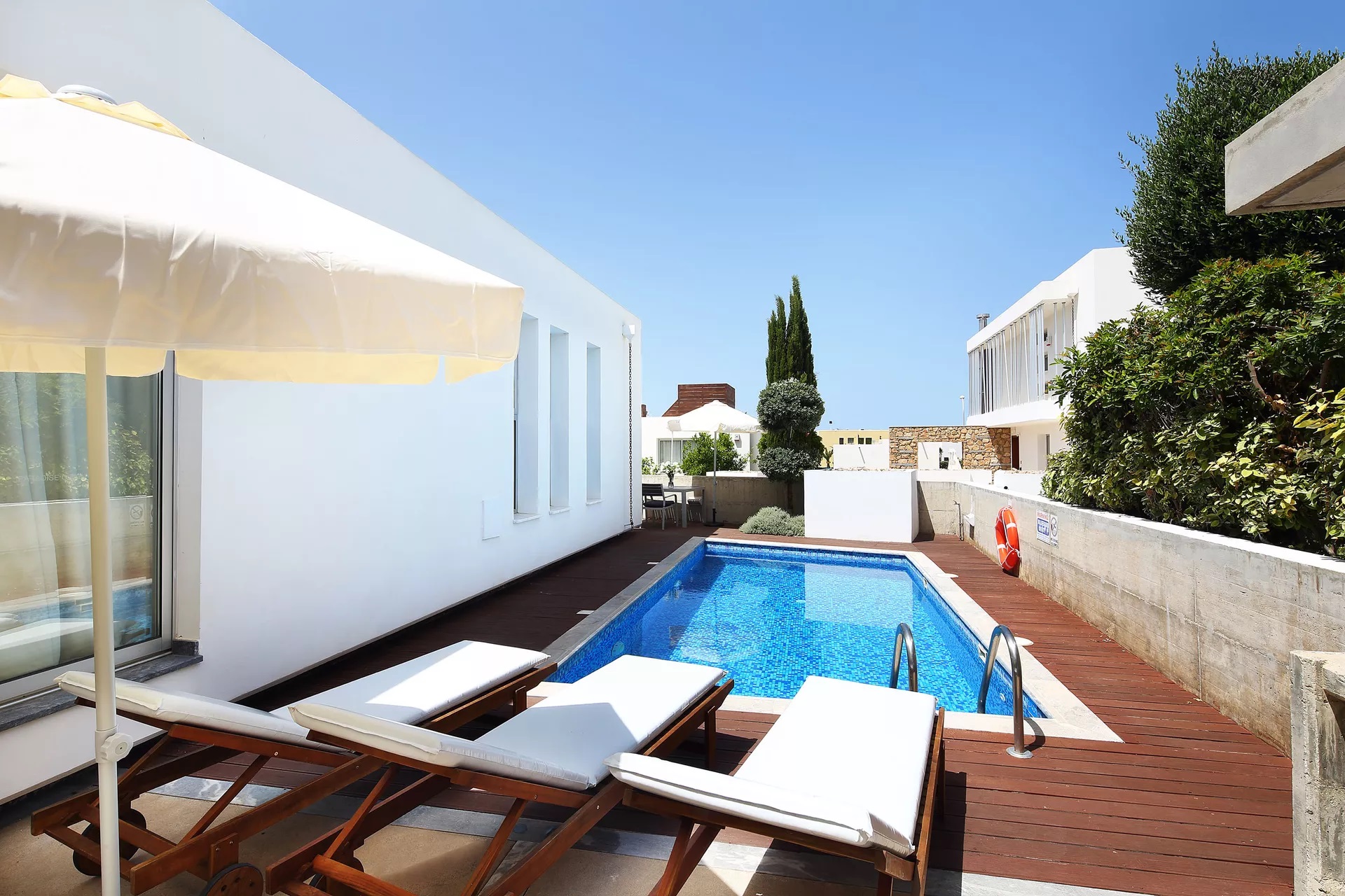 Paradise Cove Luxurious Beach Villas-Marine vila.jpg