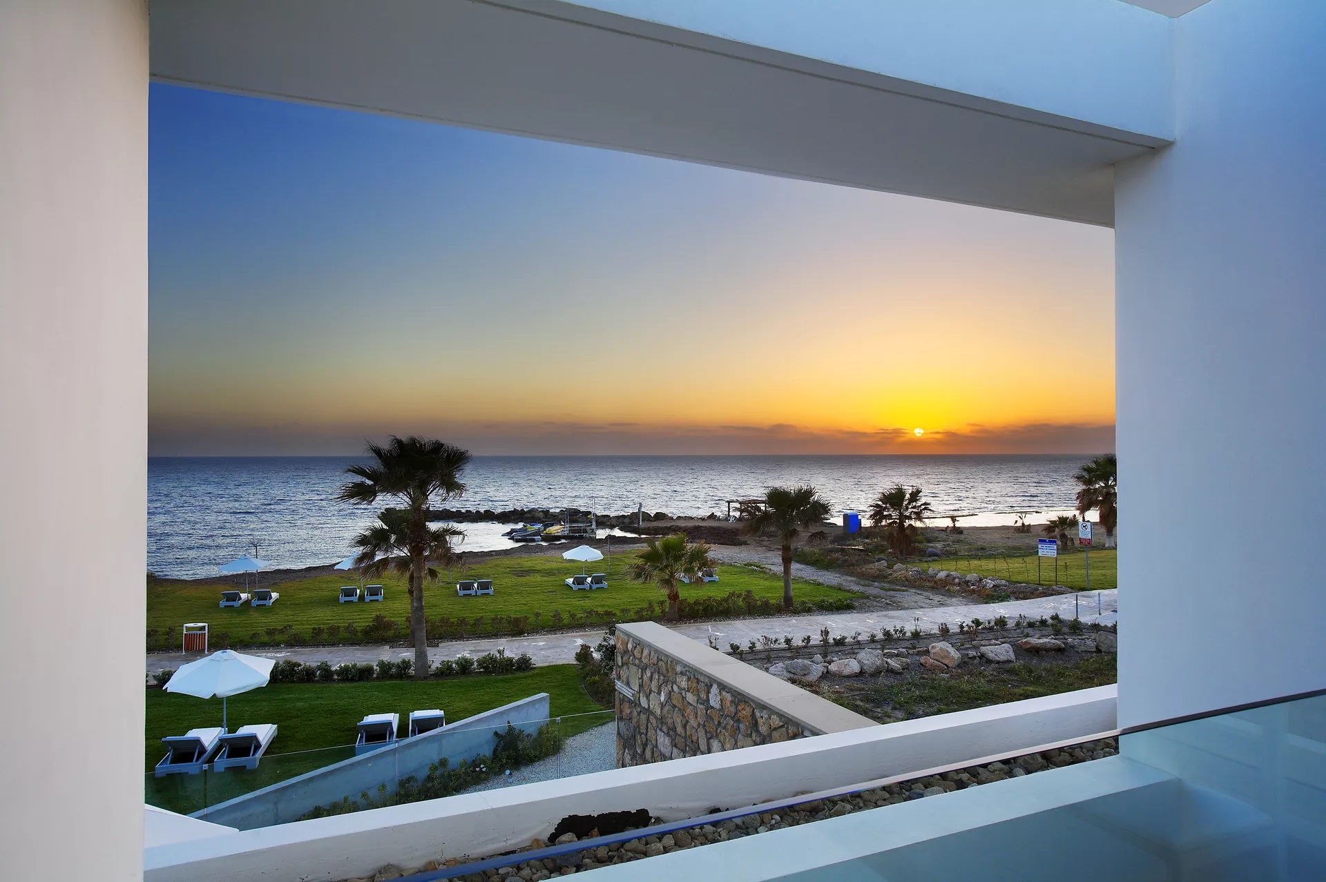 Paradise Cove Luxurious Beach Villas-Sapphire vila.jpg