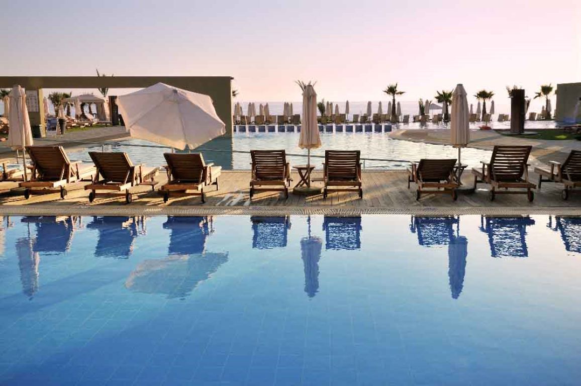 Capital Coast Resort & Spa-Bazen.jpg