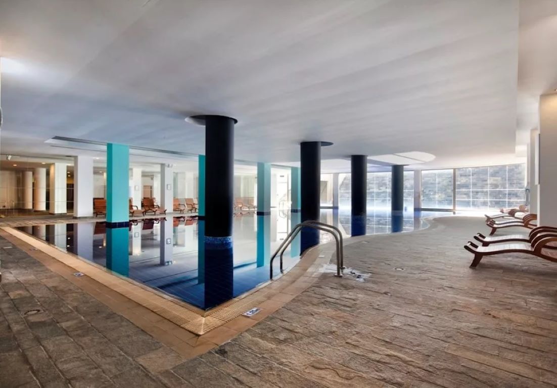 Capital Coast Resort & Spa-Unutrasnji bazen.jpg