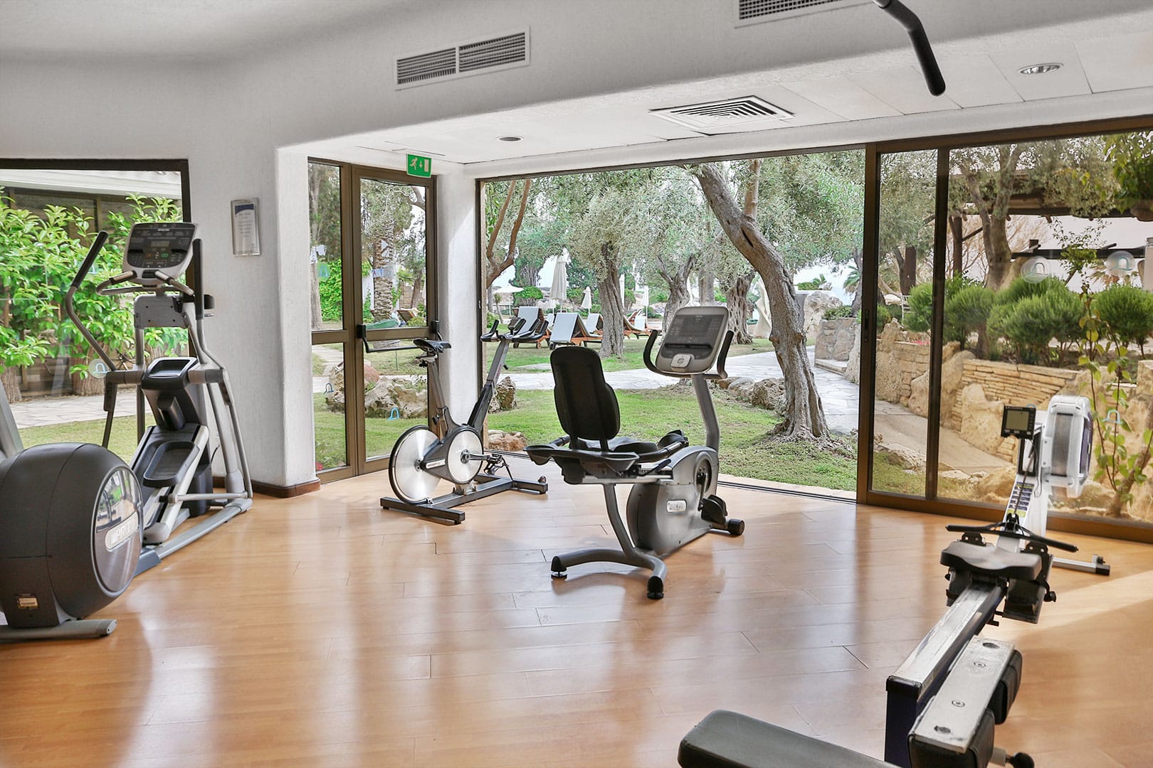 Coral Beach Hotel & Resort-Fitnes.jpg