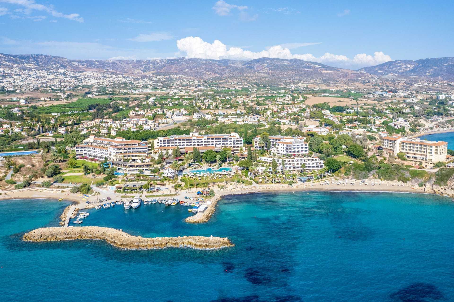 Coral Beach Hotel & Resort-Panorama hotela.jpg