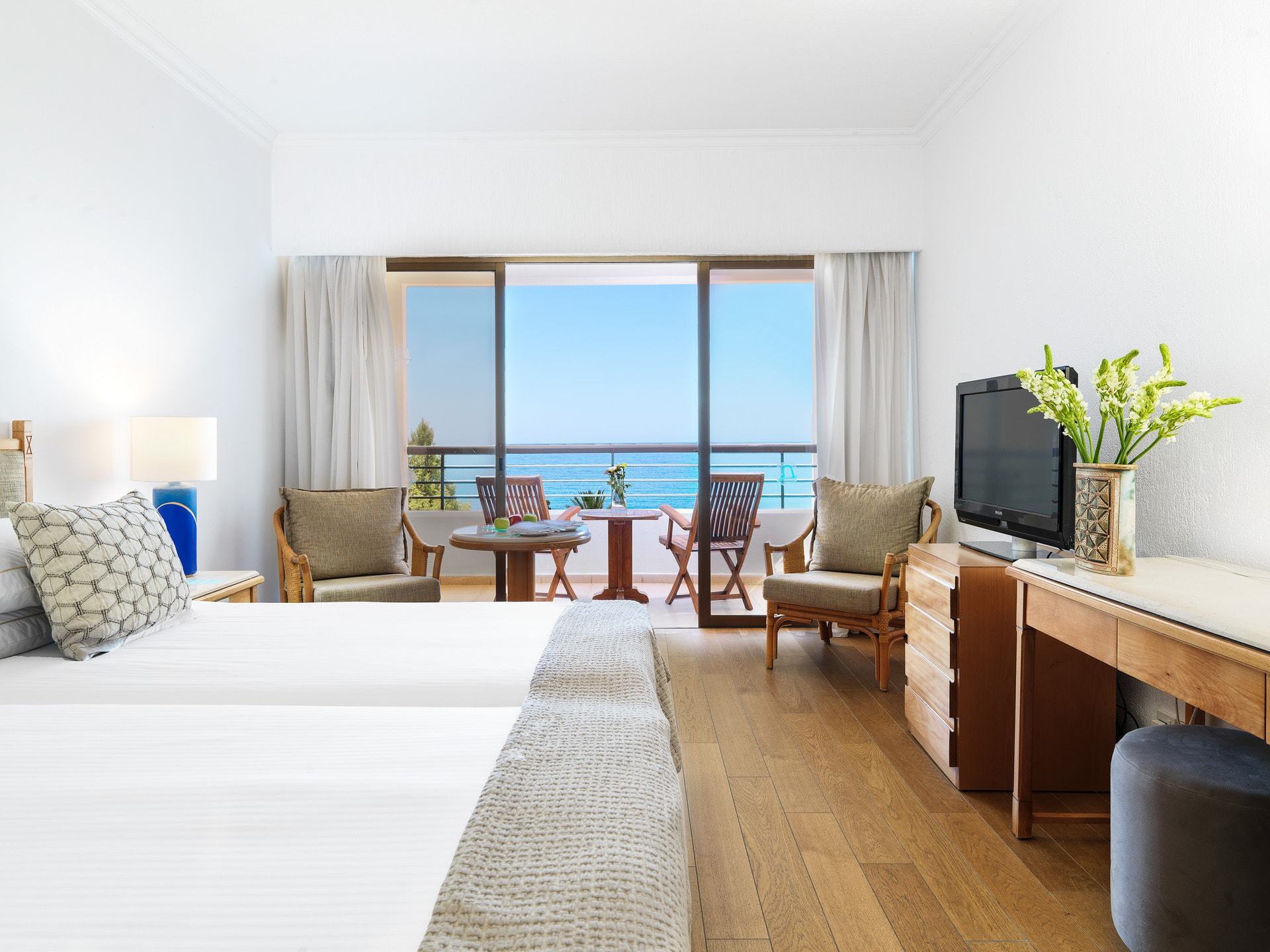 Coral Beach Hotel & Resort-Standardna soba.jpg