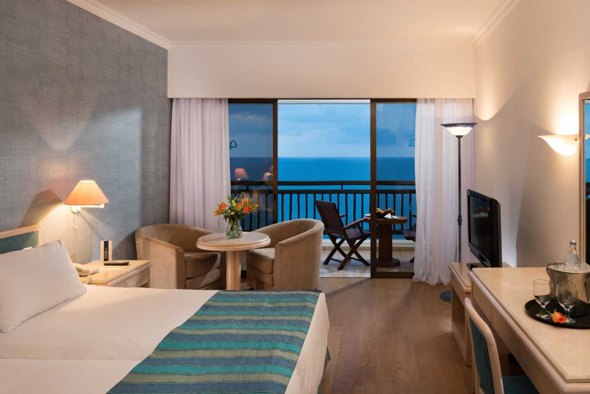 Coral Beach Hotel & Resort-Superior pogled more.jpg