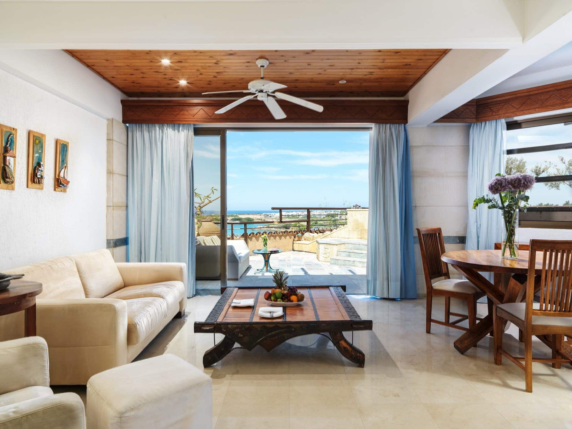 Coral Beach Hotel & Resort-Superior studio privatni bazen.jpg