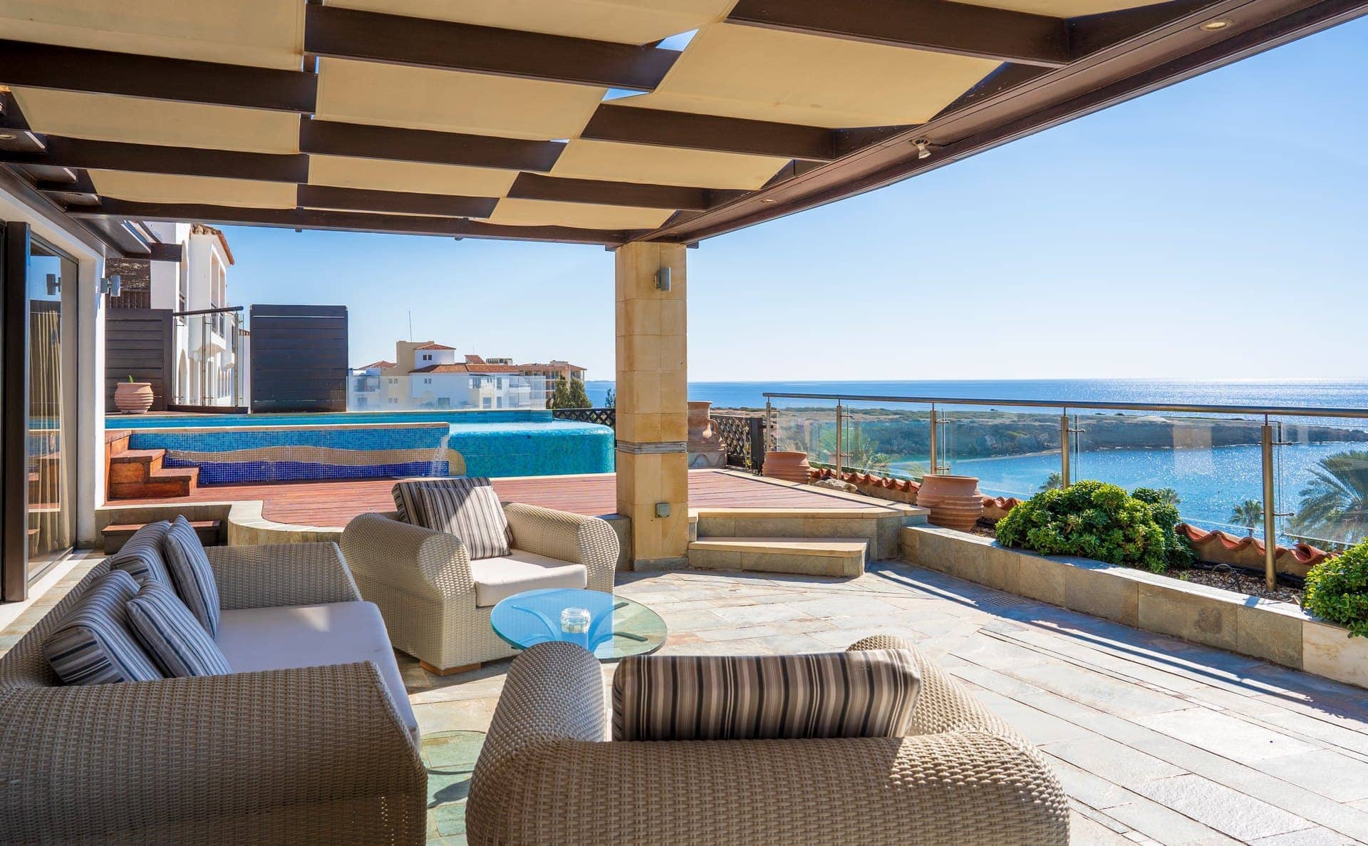 Coral beach Hotel & Resort-Royal suite.jpg
