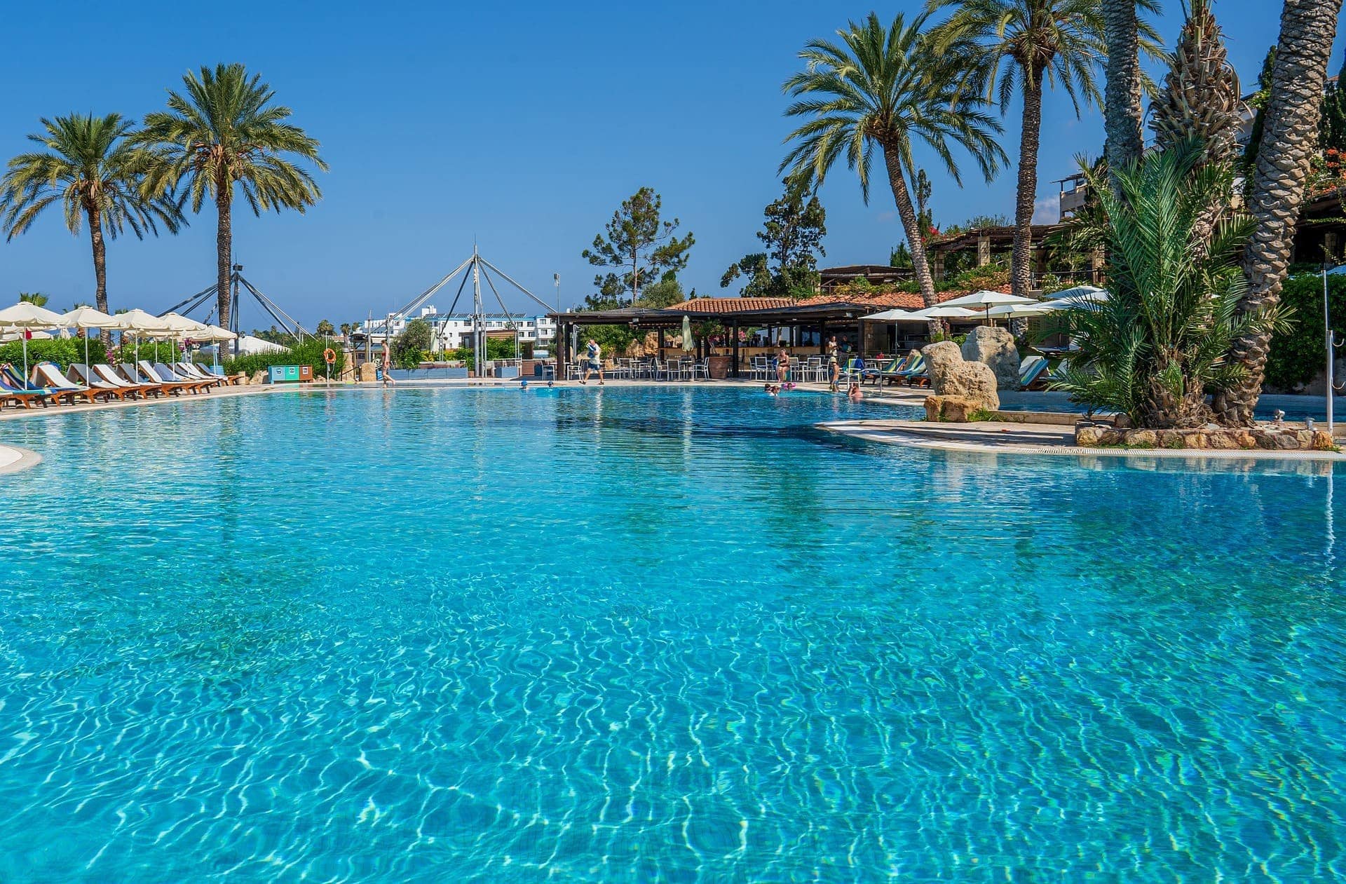 Hotel Coral Beach Hotel & Resort-Bazen.jpg