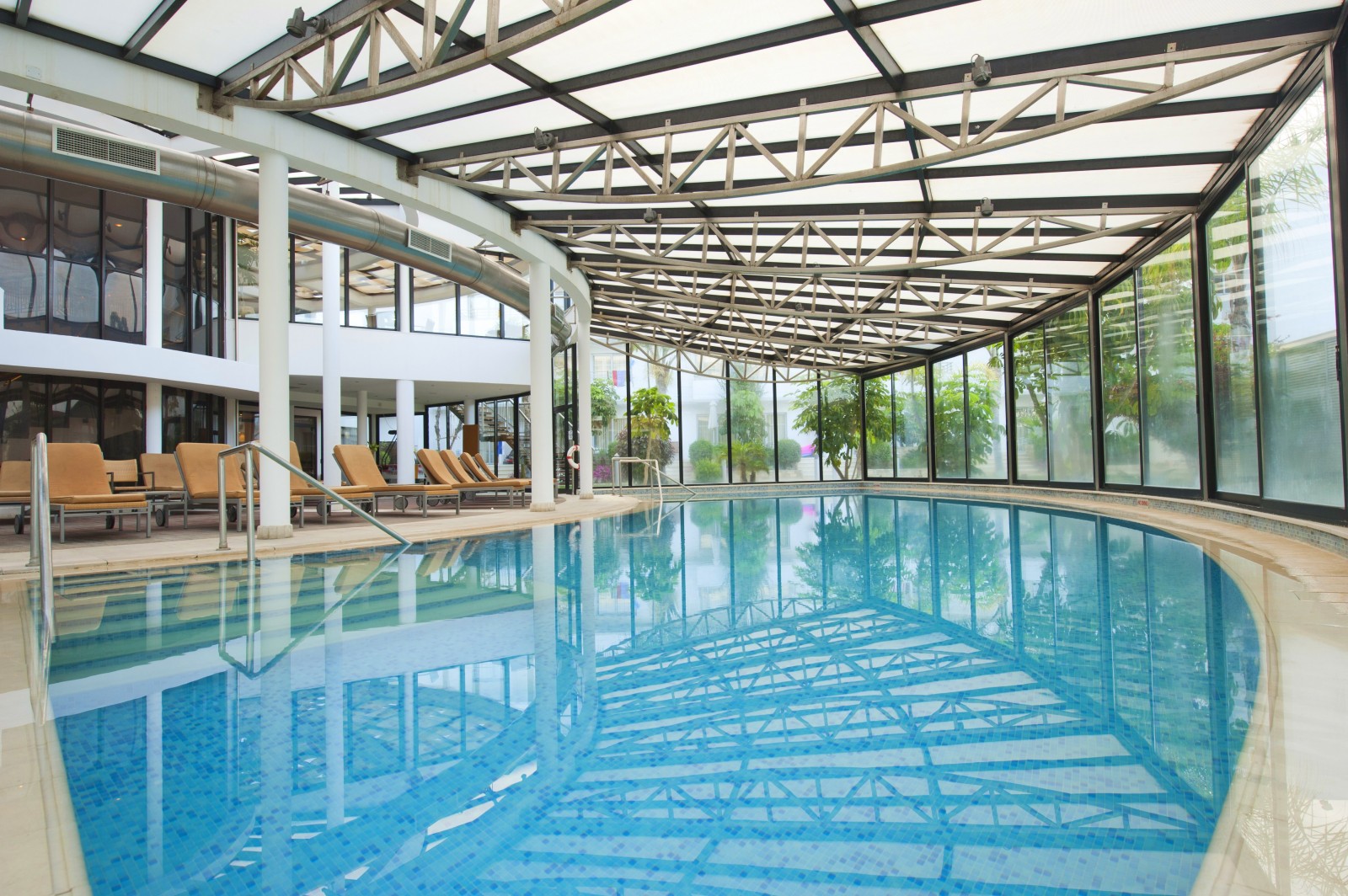 Hotel Louis Ledra Beach-Unutrasnji bazen.jpg
