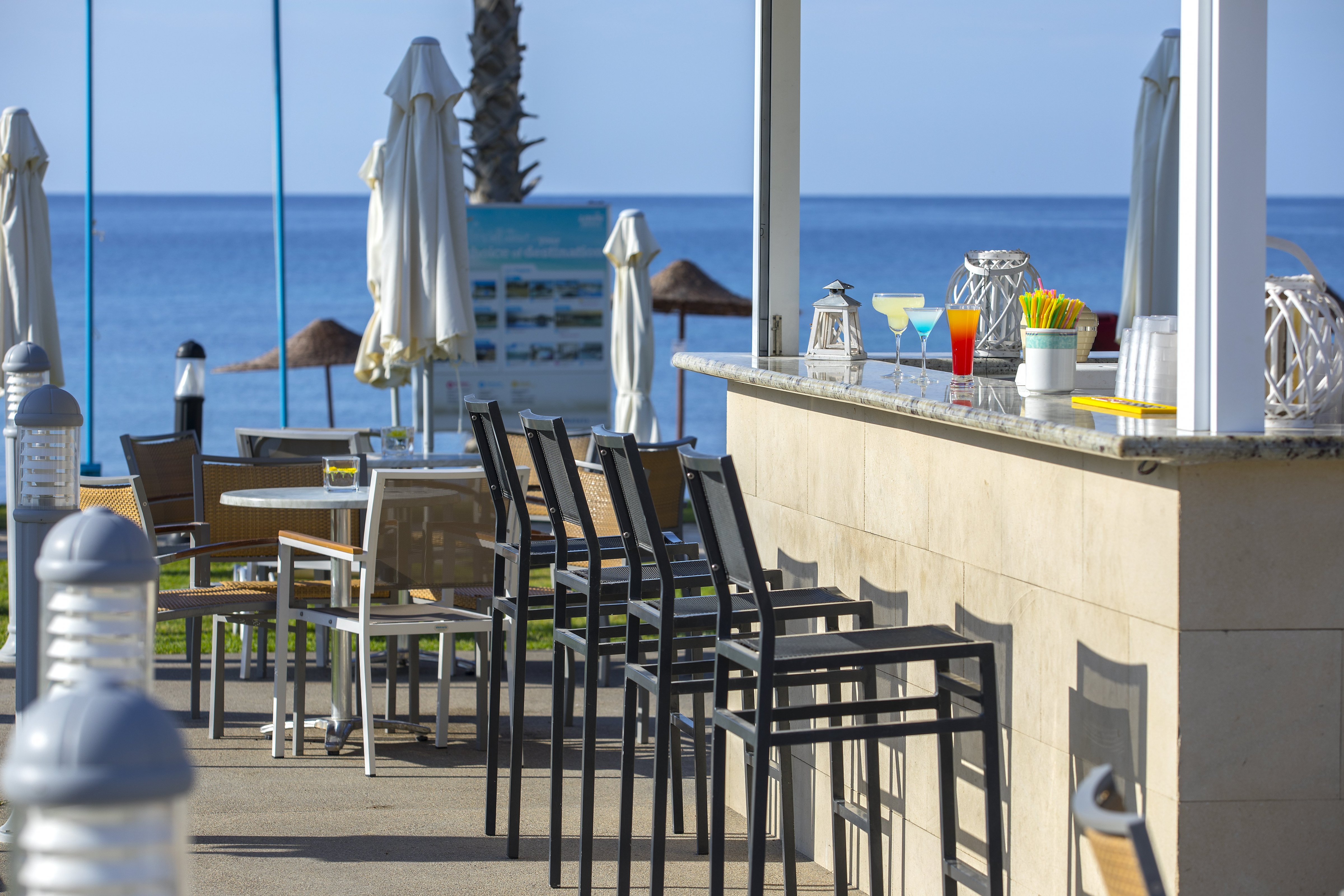 Louis Ledra Beach Hotel-Bar na plazi.jpg