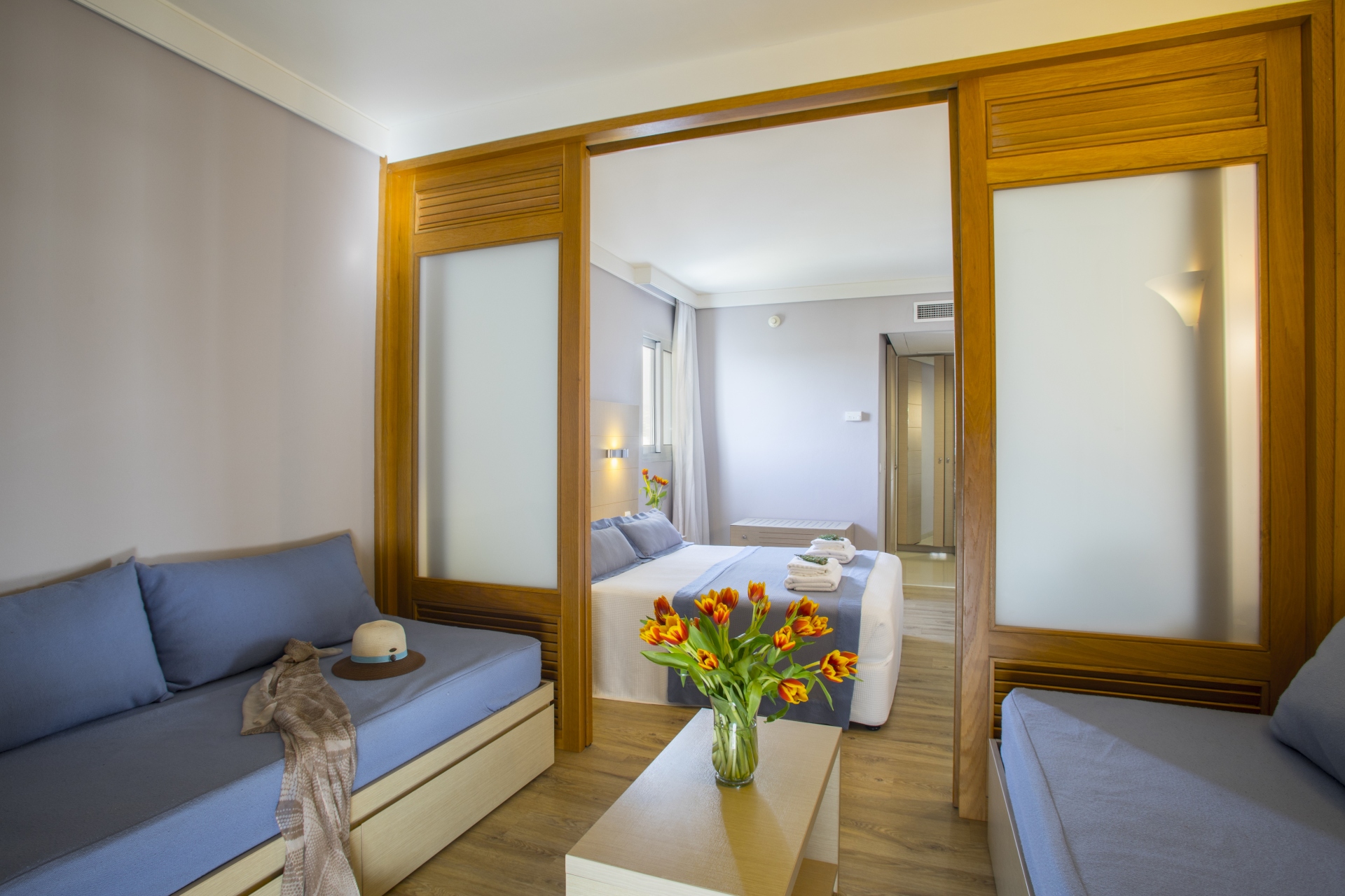 Louis Ledra Beach Hotel-Porodicna soba klizna vrata.jpg
