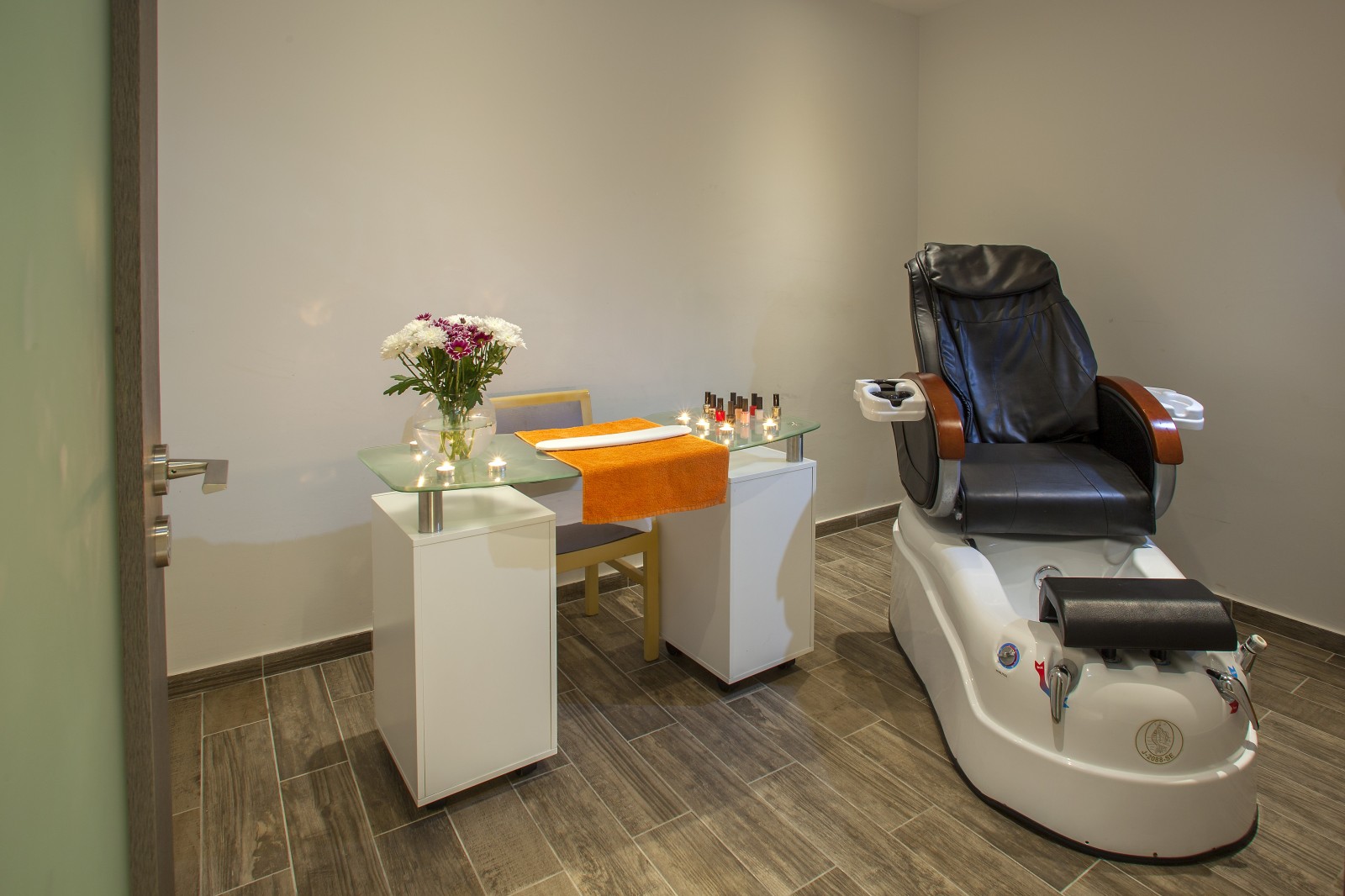 Louis Ledra Beach-Kozmeticki salon.jpg