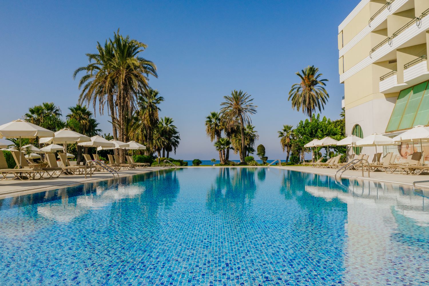 Hotel Louis Imperial Beach-Bazen.jpg