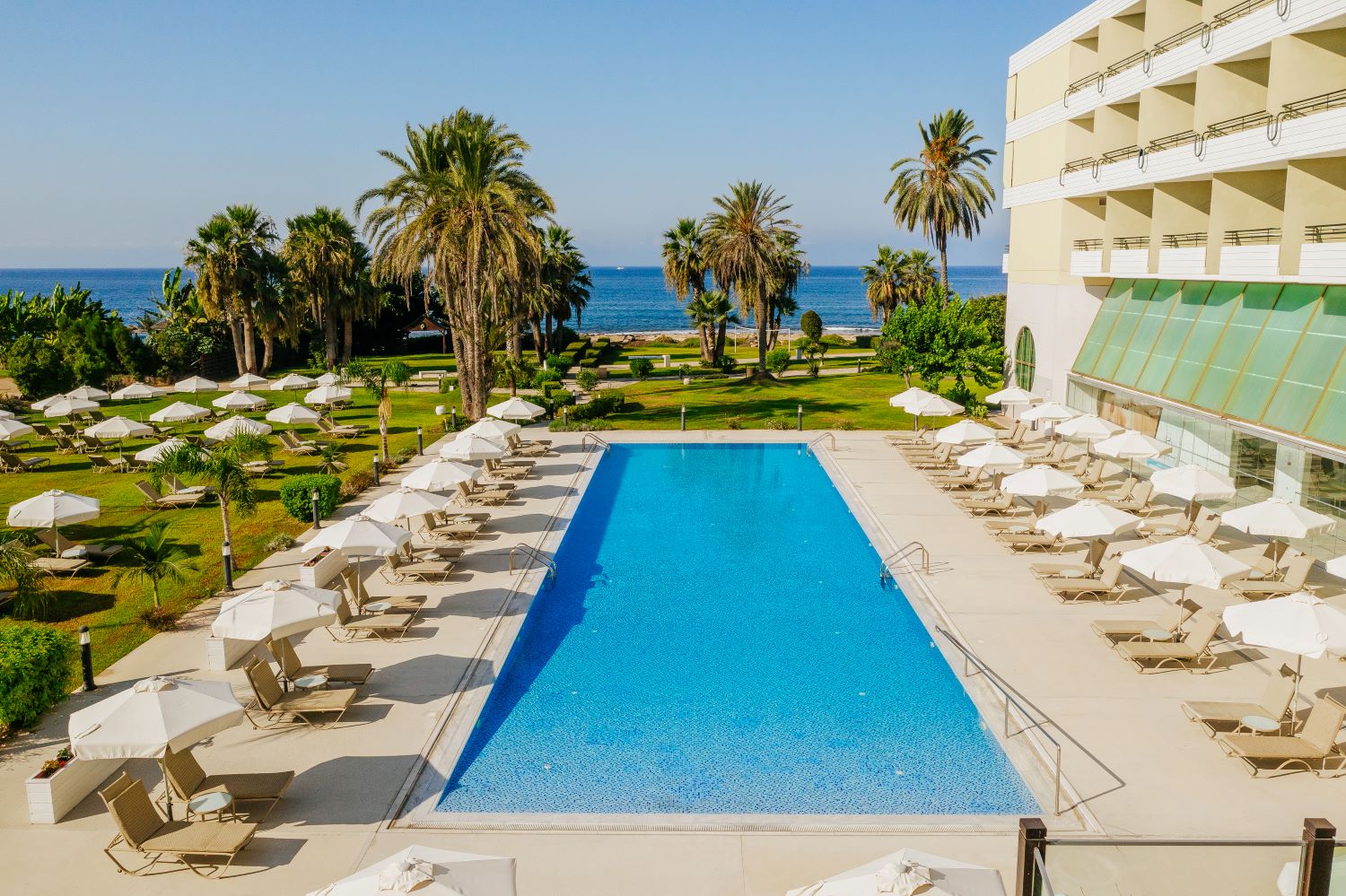Louis Imperial Beach Hotel-Bazen.jpg