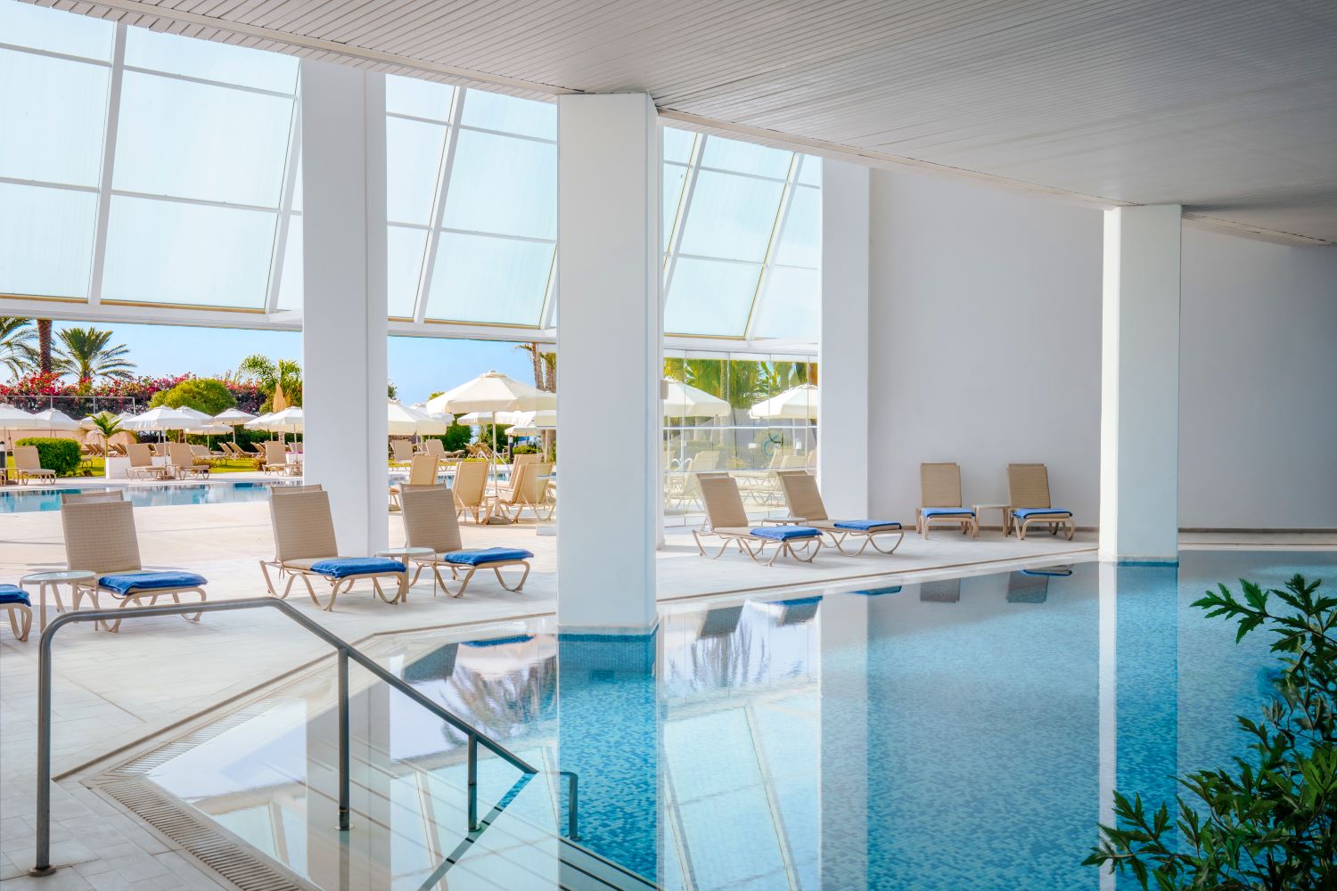 Louis Imperial Beach Hotel-Unutrasnji bazen.jpg