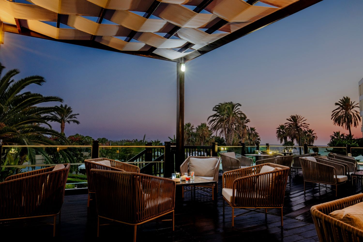 Louis Imperial Beach-Terasa restorana.jpg