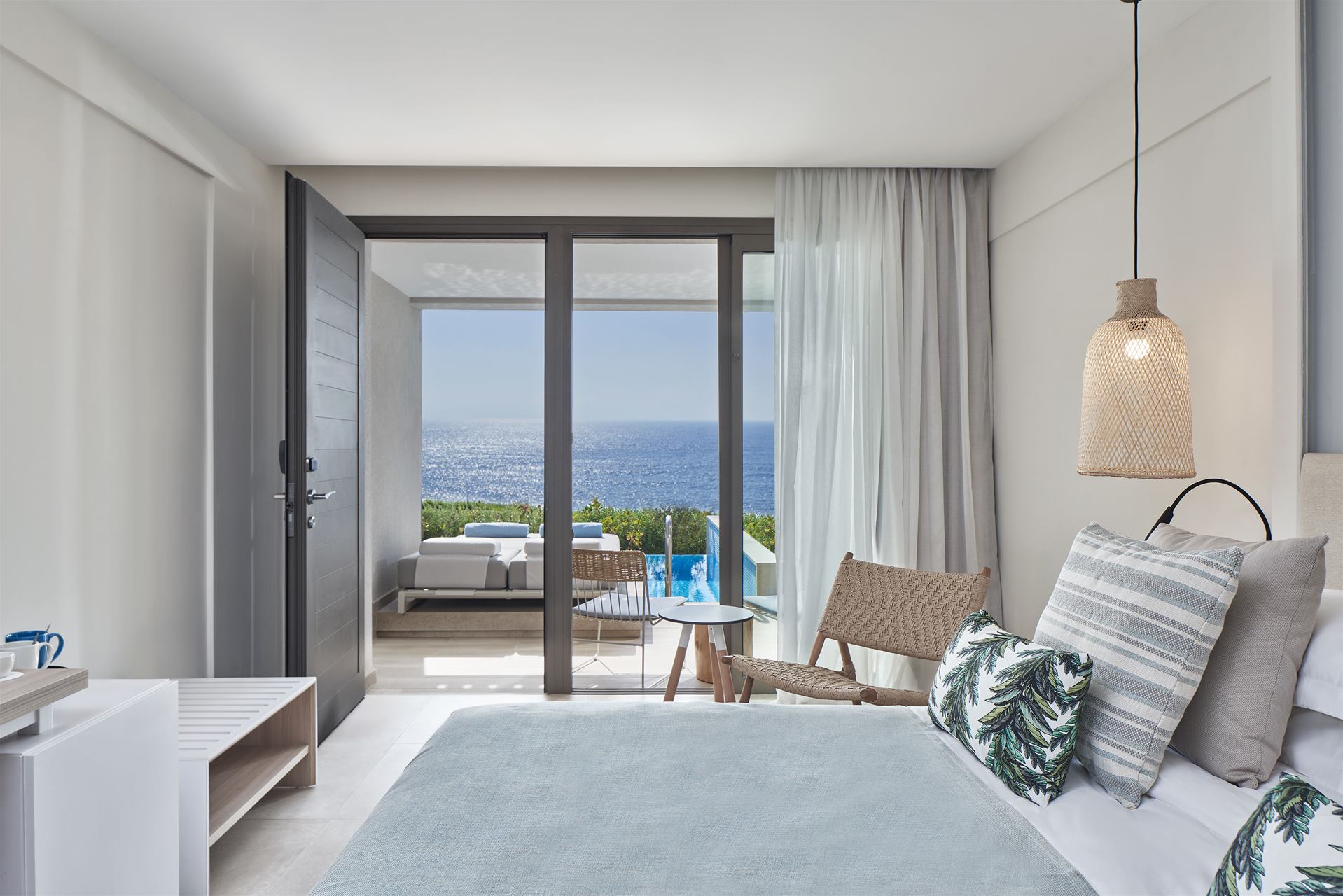 Atlantica Mare VIllage Paphos Hotel-Jednosoban swim up suite.jpg