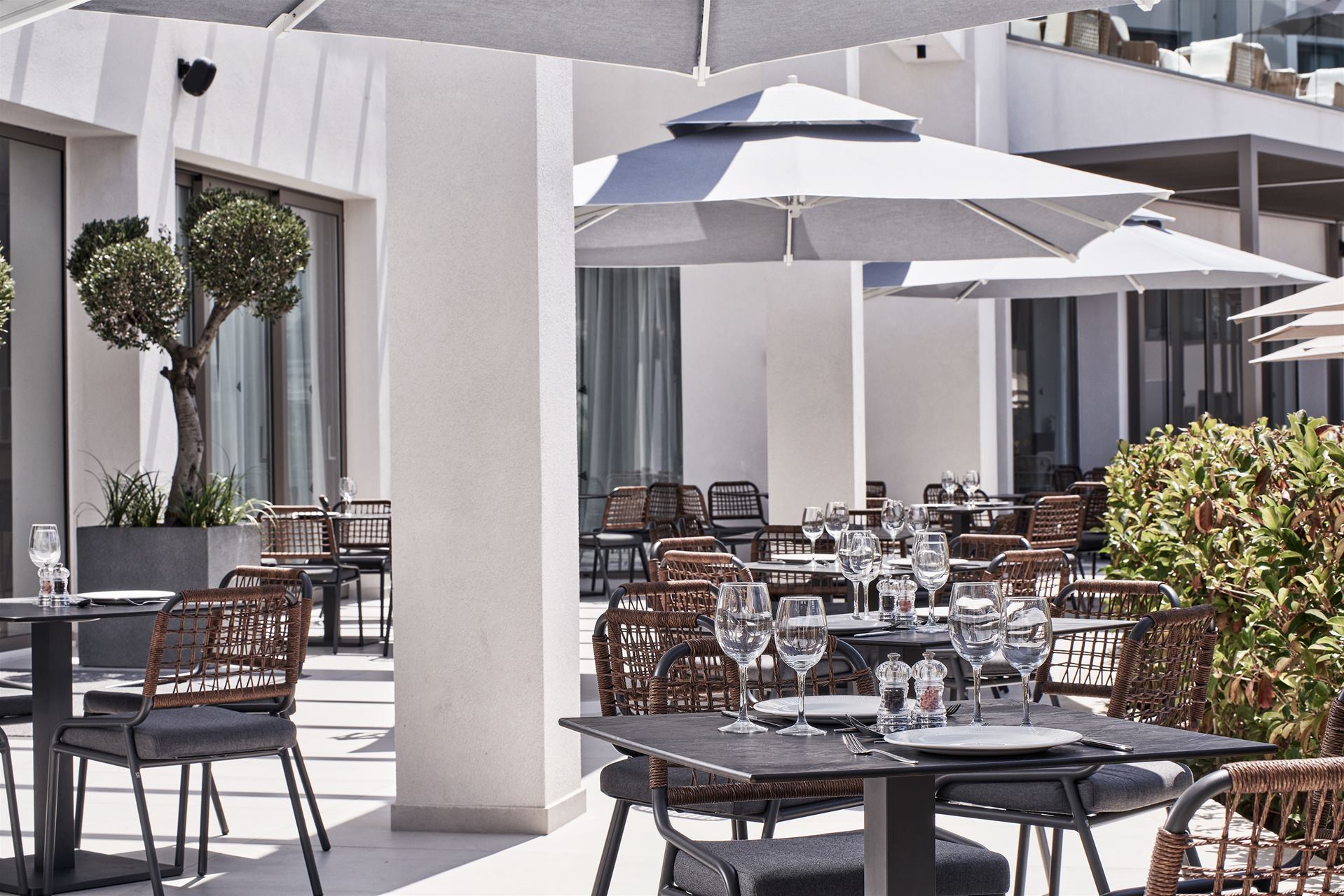 Atlantica Mare VIllage Paphos Hotel-Terasa restorana.jpg
