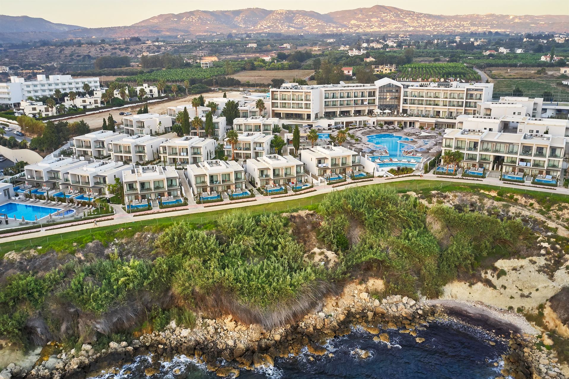 Atlantica Mare VIllage Paphos-Panorama hotela.jpg
