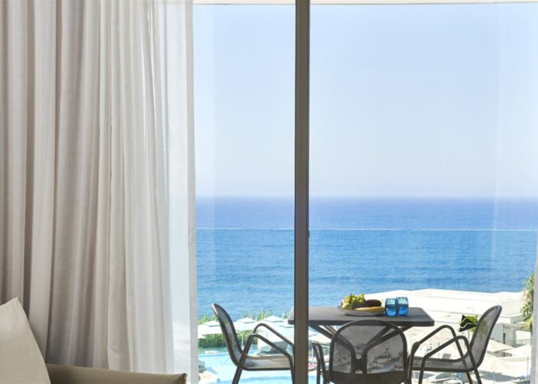 Hotel Atlantica Mare VIllage Paphos-Luksuzan suite.jpg