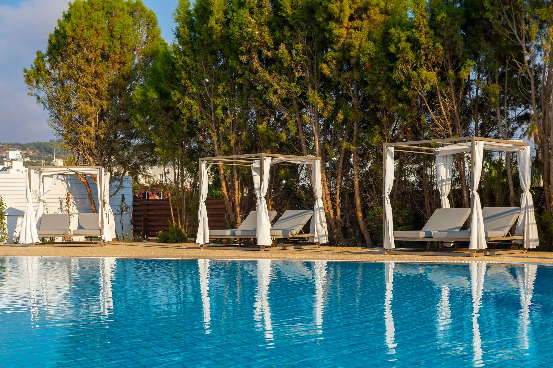 Hotel Leonardo Crystal Cove Hotel & Spa-Bazen.jpg