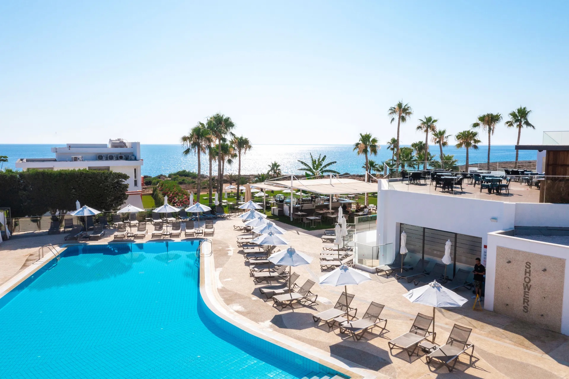 Leonardo Crystal Cove Hotel & Spa Hotel-Bazen.jpg