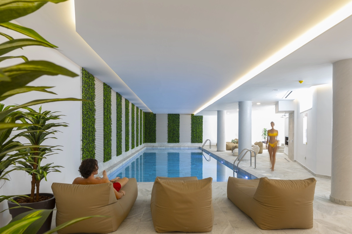 Leonardo Crystal Cove Hotel & Spa-Zatvoreni bazen.png