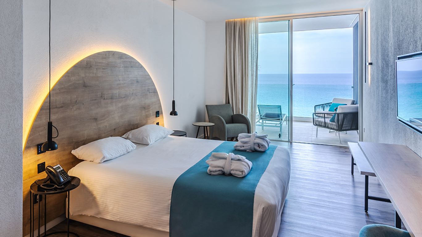 Flamingo Paradise Beach Hotel-Deluxe suite.jpg